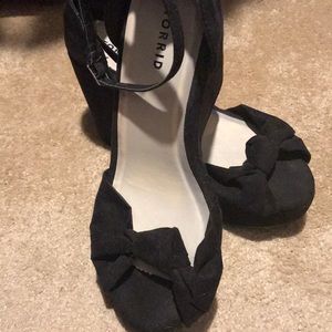New Torrid Size 12W Wedge/Heel Sandal with Bow